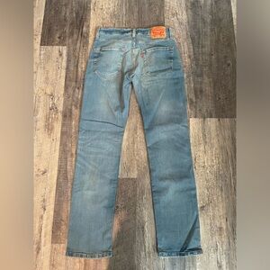 30x32 Levi pants worn couple of times, no stains/damage.